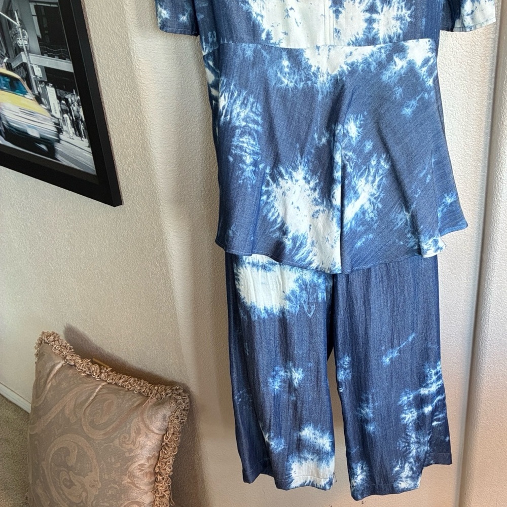Blue Tie-Dye Set: Peplum Top & Wide Leg Capri Pants. M - Picture 9 of 17